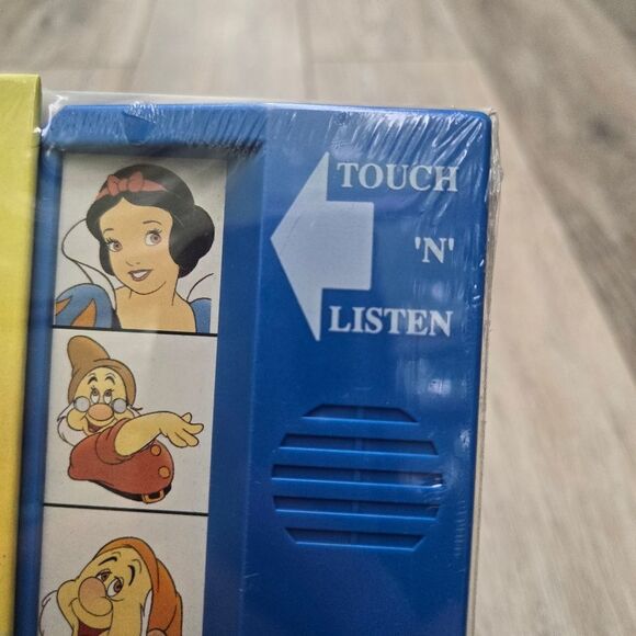 New Vintage Snow White Set Of 2. Golden Sound Story Book & A Pop UpBirthday Card - Picture 5 of 13